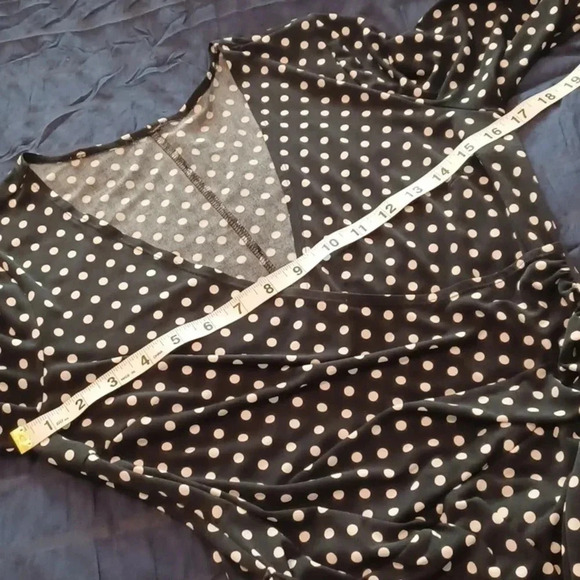 💙🏍 polkadot faux wrap dress with fabric belt and vneck - Picture 9 of 10